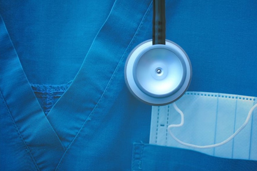 Vplyv modrej farby zdravotníckeho oblečenia