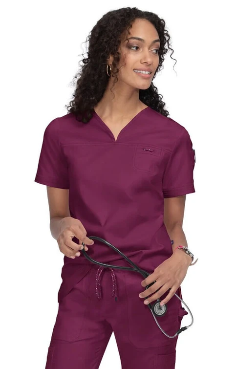 Zdravotnícke oblečenie - Koi - blúzy - Dámska zdravotnícka blúza Georgia Stretch - vinová | medical-uniforms