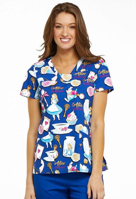 Zdravotnícke oblečenie - Dámske zdravotnícke blúzy - Dámska zdravotnícka blúza s potačou „ Alica v krajine zázrakov“ | medical-uniforms