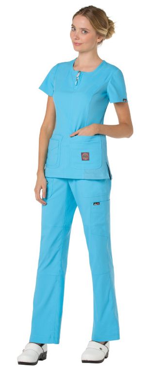 Zdravotnícke oblečenie - Novinky - Dámska zdravotnícka blúza SERENITY TOP – tyrkysová | medical-uniforms
