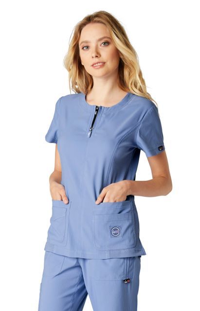 Zdravotnícke oblečenie - Novinky - Dámska zdravotnícka blúza Serenity Top vo farbe true ceil | medical-uniforms