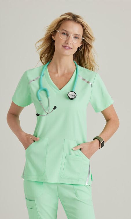 Zdravotnícke oblečenie - Dámske zdravotnícke blúzy - ELEVATE SCRUB TOP IMPACT – mint cream | medical-uniforms