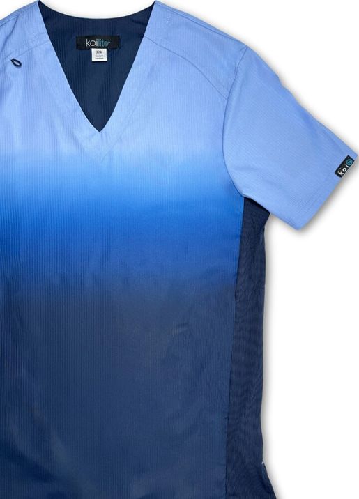 Zdravotnícke oblečenie - S potlačou - Pánska zdravotnícka blúza s modrou potlačou | medical-uniforms