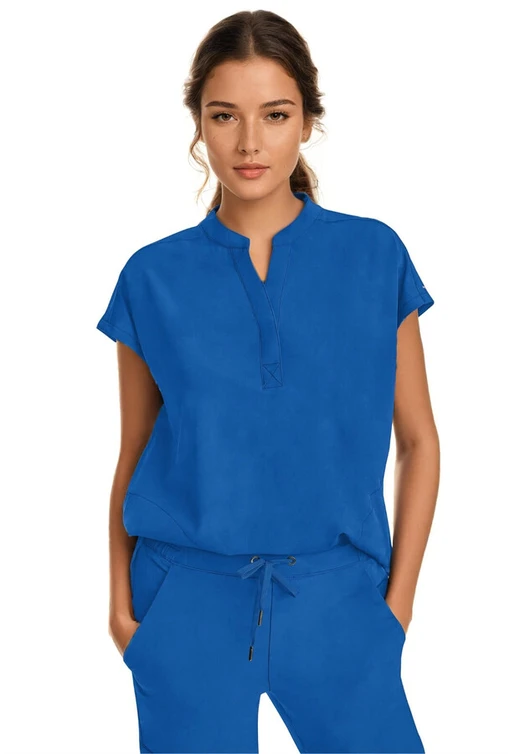 Zdravotnícke oblečenie - Dámske zdravotnícke blúzy - Štýlová zdravotnícka blúza JOURNEY v relax strihu –kráľovská modrá | medical-uniforms